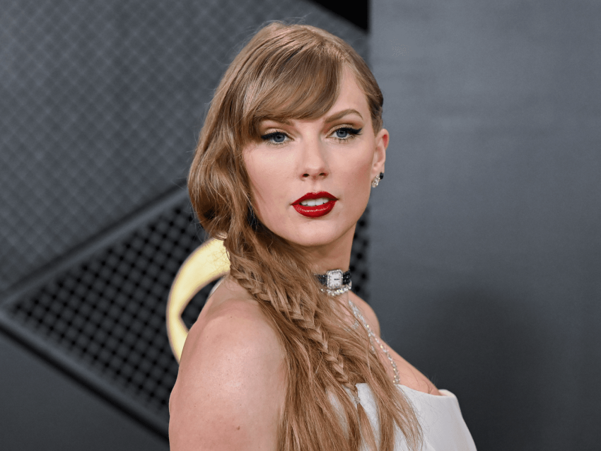 Taylor Swift Biography (Age, Height, Net Worth, Career, Boyfriend, and Lifestyle)